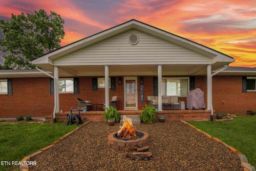 1124 Carolina Dr, Dandridge, TN, 37725-4475 | Card Image