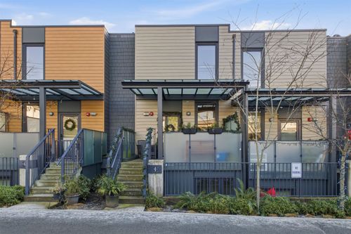 33-720 E 3rd St, North Vancouver, BC, V7L0G7 | Card Image