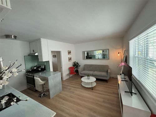 rear-west-1315 Se 2nd St, Fort Lauderdale, FL, 33301-3949 | Card Image