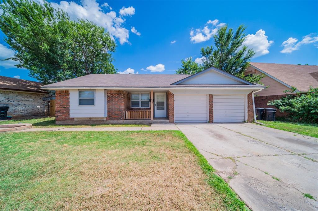 Crestmoor Dr, Moore, OK 73160