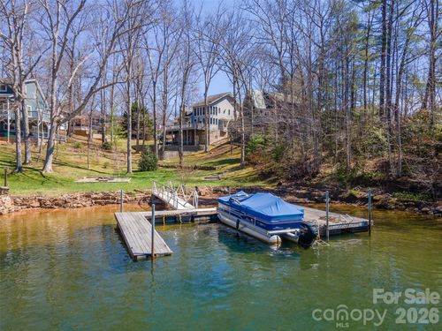 82 Avisco Rd, Robbinsville, NC, 28771-6902 | Card Image