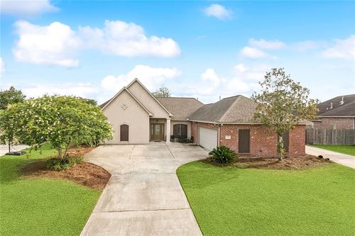 13795 Shady Hollow Dr, Denham Springs, LA, 70726-8822 | Card Image