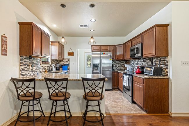 221 Coyote Trl, Home with 2 bedrooms, 2 bathrooms and 2 parking in Harper TX | Image 6