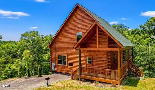 2105 Wingspan Dr, Sevierville, TN, 37876-8011 | Card Image