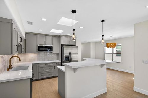 381 Bonair Pl, La Jolla, CA, 92037 | Card Image