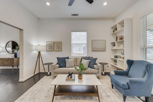 909 Elsbeth St, Dallas, TX, 75208-4227 | Card Image