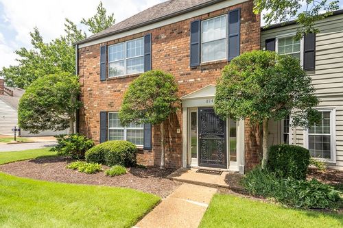 8145 Hunters Grove Ln, Germantown, TN, 38138-3285 | Card Image