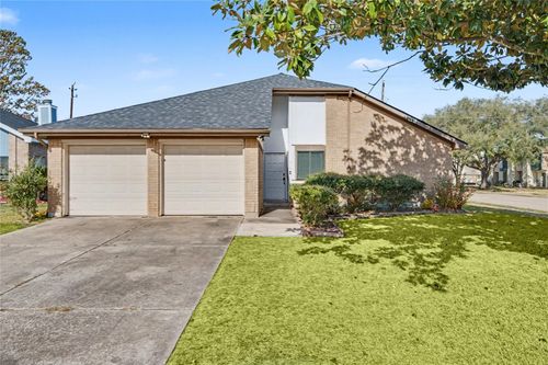 319 Richvale Ln, Webster, TX, 77598-2552 | Card Image