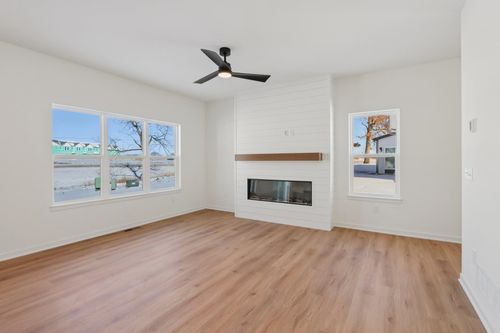 582 Buss Rd, COTTAGE GROVE, WI, 53527-8619 | Card Image