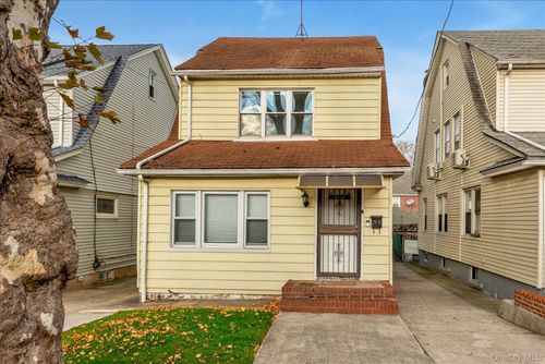 70-15 Manse St, Forest Hills, NY, 11375 | Card Image
