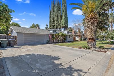 3441 W Iris Avenue, House other with 4 bedrooms, 2 bathrooms and null parking in Visalia CA | Image 3