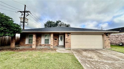 1813 Green Oaks Dr, Gretna, LA, 70056-5104 | Card Image