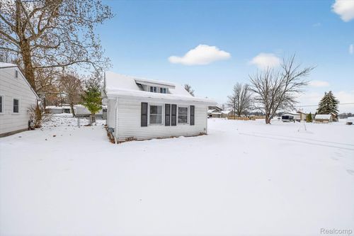 2754 Fishermans Dr, Highland, MI, 48356-1920 | Card Image