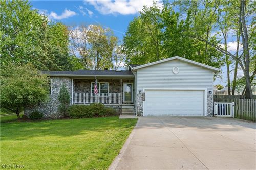 2330 Wedgewood Dr, Akron, OH, 44312-2212 | Card Image