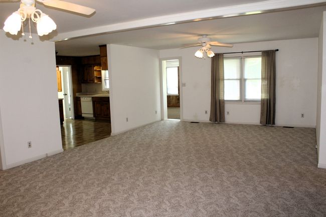 Grand Family Room can be used to host various family gatherings!! | Image 9