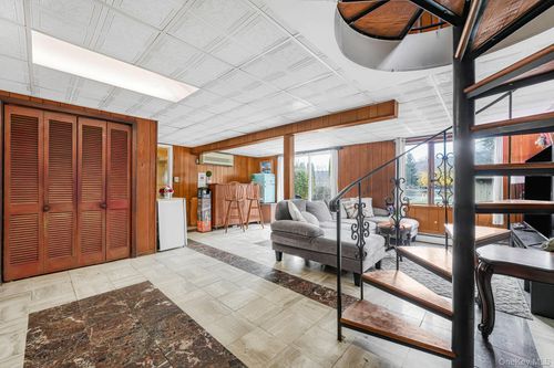 25 Teneyck Ave, Greenwood Lake, NY, 10925-2860 | Card Image