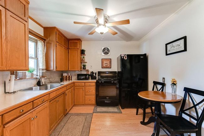 Lots of cabinet space | Image 8