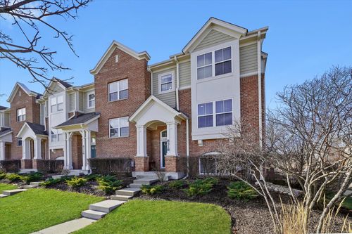 8318 Avalon Dr, Morton Grove, IL, 60053-2235 | Card Image