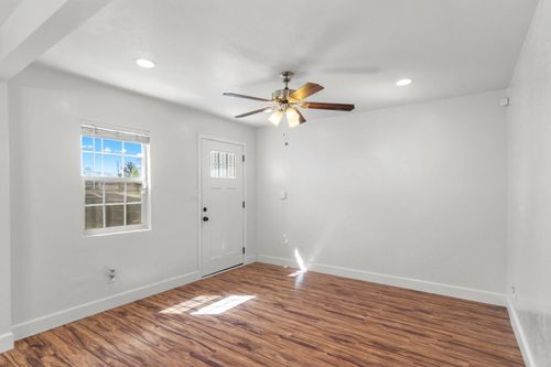 1504 5th St, Escalon, CA, 95320-1910 | Card Image