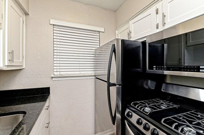 APT-120 - 2401 Manor Rd, Condo with 2 bedrooms, 1 bathrooms and null parking in Austin TX | Image 11