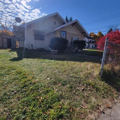 239 Odette Street, Home with 2 bedrooms, 1 bathrooms and null parking in Flint MI | Image 2