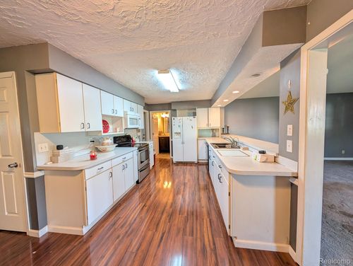 4320 Seymour Rd, Swartz Creek, MI, 48473-8560 | Card Image