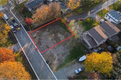 29 Inverness St, Caledonia, ON, N3W1B2 | Card Image