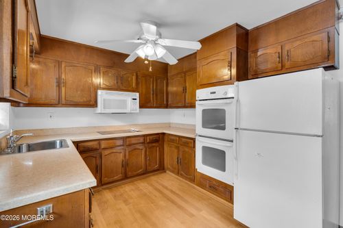 4b Cambridge Cir, Manchester, NJ, 08759-7139 | Card Image