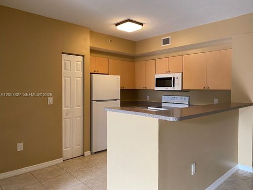 203-8060 N Nob Hill Rd, Tamarac, FL, 33321-7408 | Card Image