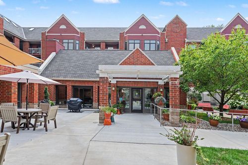 204-500 County Road B W, Roseville, MN, 55113-6658 | Card Image