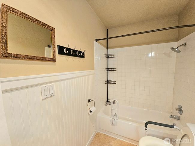 Decorative wainscotting accent! | Image 27