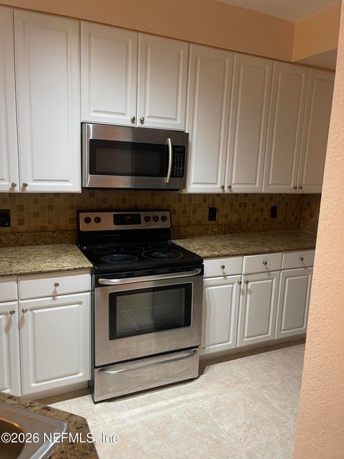 122-8539 Gate Pkwy W, JACKSONVILLE, FL, 32216-1019 | Card Image
