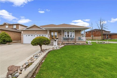 546 Dicenzo Dr, Hamilton, ON, L9B2C3 | Card Image