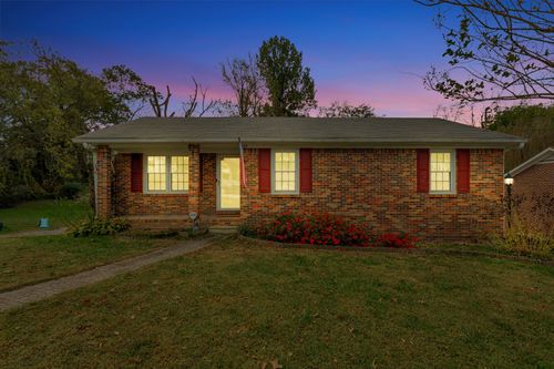 108 8th Ave, Columbia, TN, 38401-2858 | Card Image