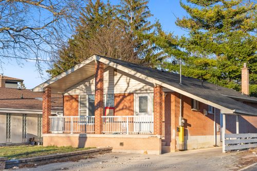 111 Verobeach Blvd, North York, ON, M9M1P8 | Card Image