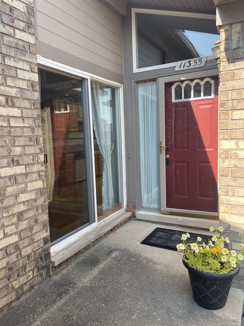 11355 Oak Grove Ct, Washington Township, MI, 48094-3731 | Card Image