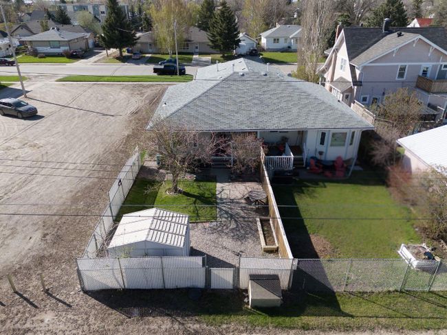 216 48 Avenue W, Home with 2 bedrooms, 2 bathrooms and 2 parking in Claresholm AB | Image 32
