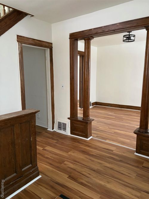 628 Collingwood St, Detroit, MI, 48202-1214 | Card Image