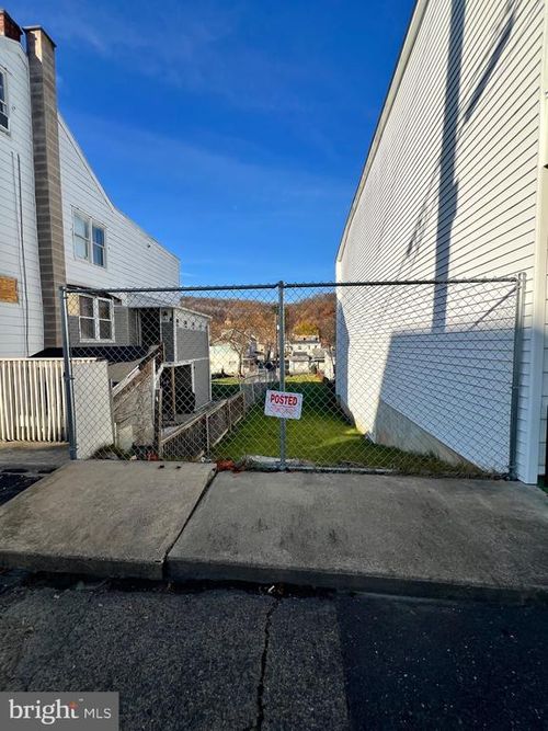 124 A St, GIRARDVILLE, PA, 17935-1309 | Card Image