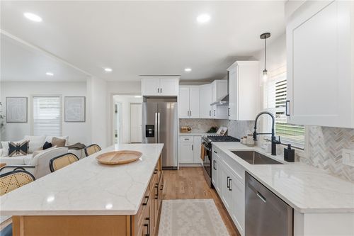 170 Holmes Rd, Warwick, RI, 02888-1820 | Card Image