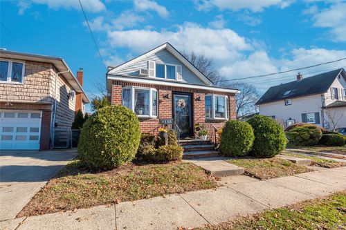 155 Mckee St, Floral Park, NY, 11001-1304 | Card Image