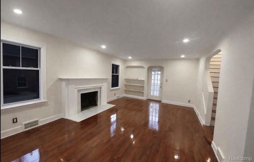 18435 Sorrento St, Detroit, MI, 48235-1320 | Card Image