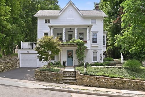 18 Washington Pl, Northport, NY, 11768-2936 | Card Image