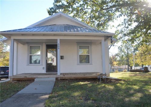 609 W Mechanic St, Harrisonville, MO, 64701-1611 | Card Image