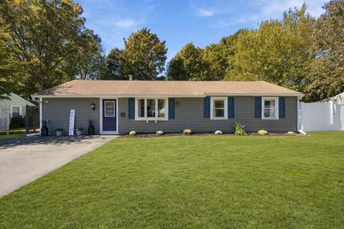 17 Lake St, Braintree, MA, 02184-6807 | Card Image