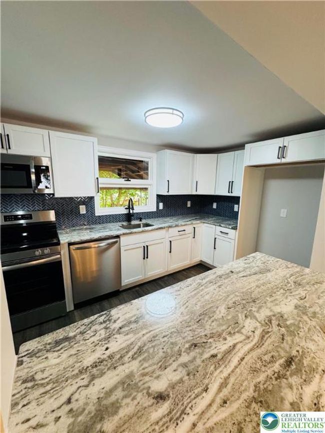 332 W Patterson St, House other with 3 bedrooms, 1 bathrooms and null parking in Lansford PA | Image 15