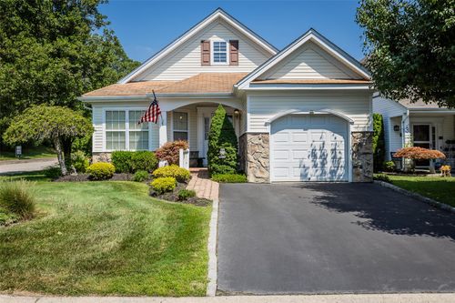 1 Kate Cir, Middle Island, NY, 11953-2679 | Card Image