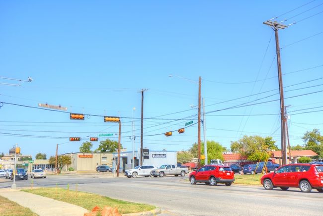 Intersection of Austin Avenue and University | Image 8