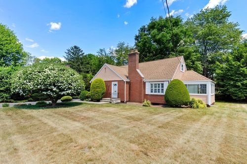 70 Grove St, Winchester, MA, 01890-3844 | Card Image