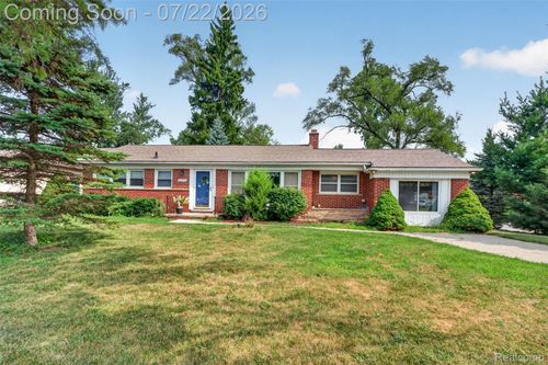 28014 6 Mile Rd, Livonia, MI, 48152-3662 | Card Image